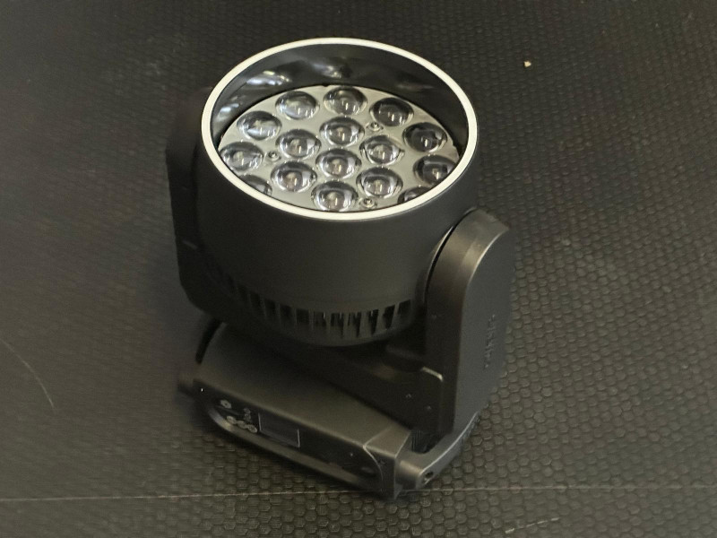 Moving Head Wash 19x20W RGBALC
